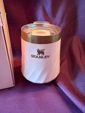 Stanley Valentine’s Day Pink Velvet Gloss Textured Reserve Wine Tumbler